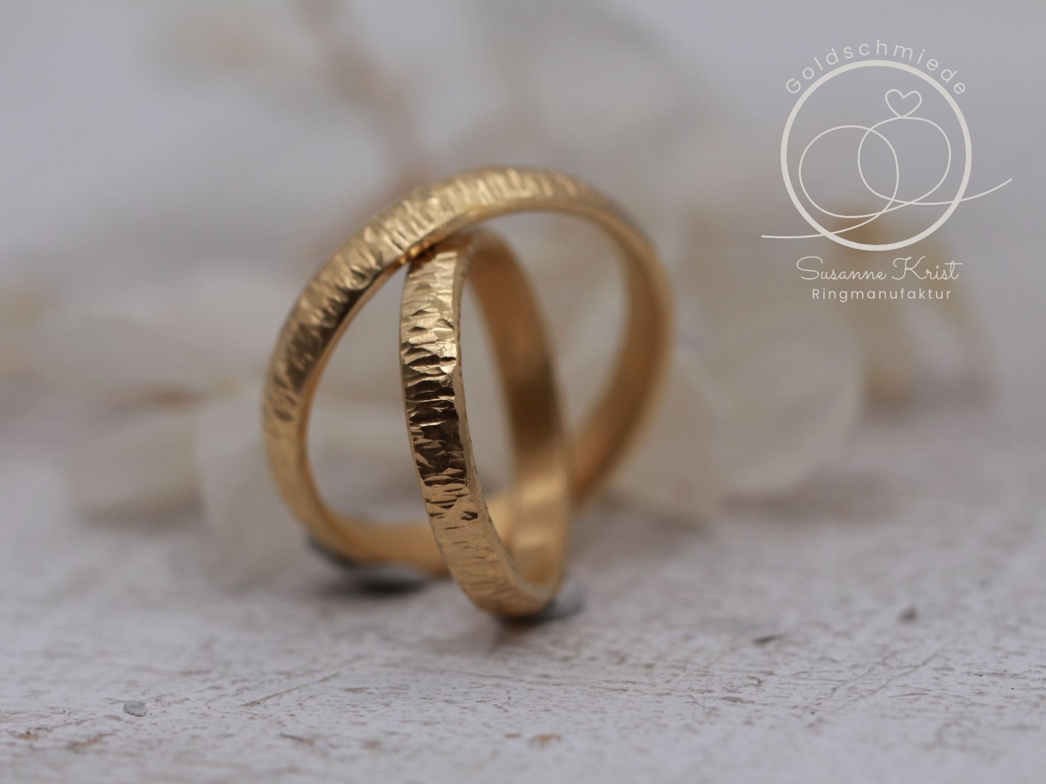 Baumrinde Ringe aus Gold