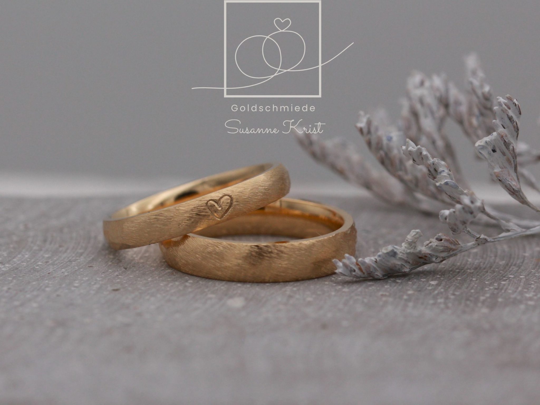 Ring mit Herz und Männerring ohne Herz