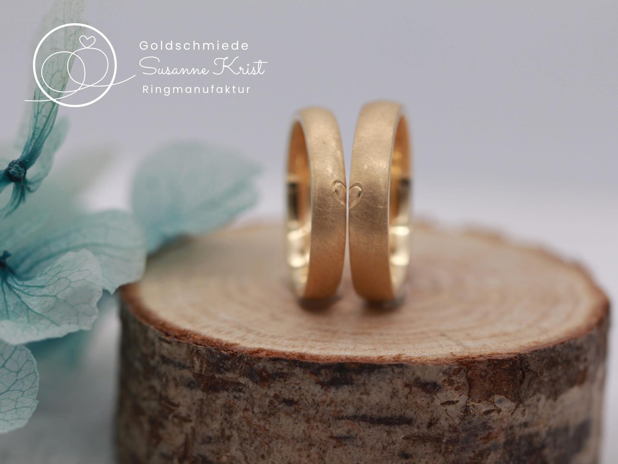 Ringe mit Herzhälften aus Gold
